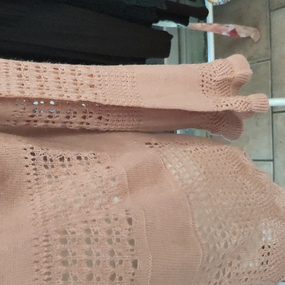 14/16 light weight lace detail jumper - Picture 2 of 6